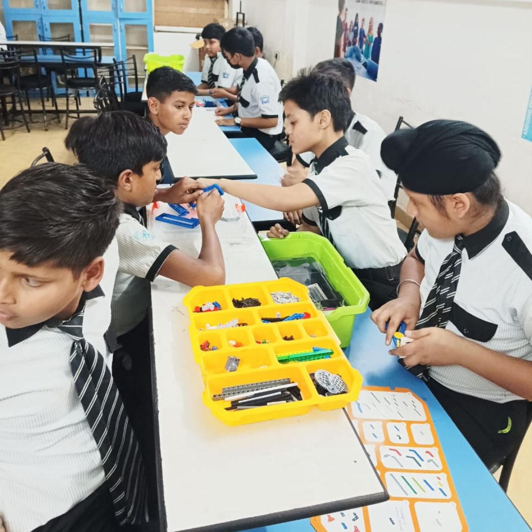Students in Dabotics STEM session